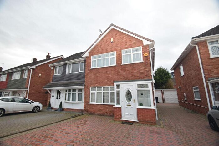 3 Bedroom Semi-Detached House To Rent In Rayford Drive, West Bromwich, B71