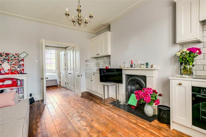 1 Bedroom Flat To Rent In Lonsdale Square, Islington, N1