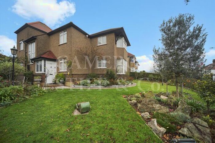 4 Bedroom Property To Rent In Dollis Hill Lane, London, NW2