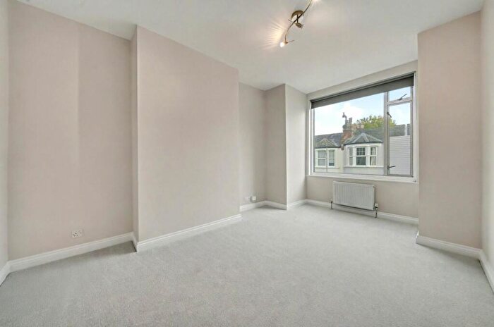 3 Bedroom Apartment For Sale In Leslie Road, East Finchley, London, N2