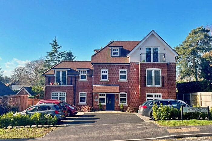 2 Bedroom Flat For Sale In Lower Blandford Road, Broadstone, BH18