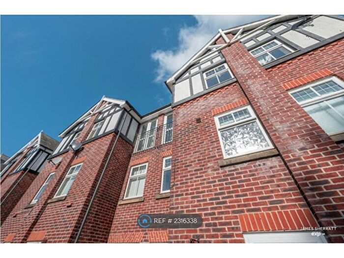 4 Bedroom Terraced House To Rent In Queen Annes Court, Macclesfield, SK11