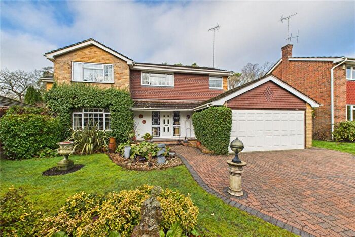 4 Bedroom Detached House For Sale In Robin Lane, Sandhurst, Berkshire, GU47