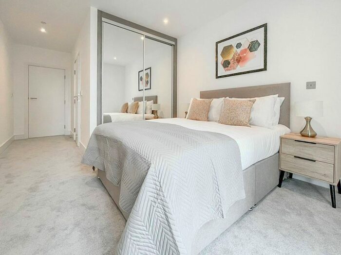 2 Bedroom Flat To Rent In Voyager House, Battersea, London, SW11