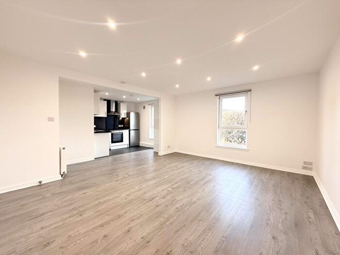 2 Bedroom Flat To Rent In Maukinfauld Road, Tollcross, Glasgow, G32