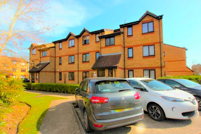 1 Bedroom Flat To Rent In Courtlands Close, Nth Wat, Watford, WD24