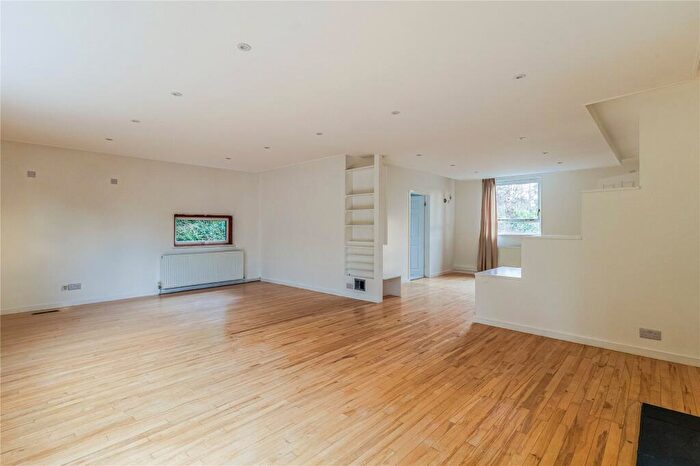 5 Bedroom Detached House To Rent In Onslow Road, Hersham, Walton-on-Thames, Surrey, KT12