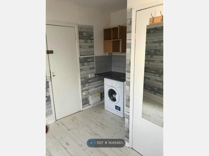 Studio To Rent In Bruce Castle Road, London, N17