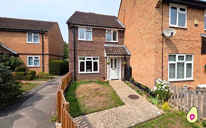 3 Bedroom End Of Terrace House For Sale In Roycroft Lane, Wokingham, RG40