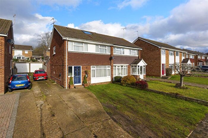 4 Bedroom Semi Detached House For Sale In Commodore Road, Vinters Park, Maidstone, ME14
