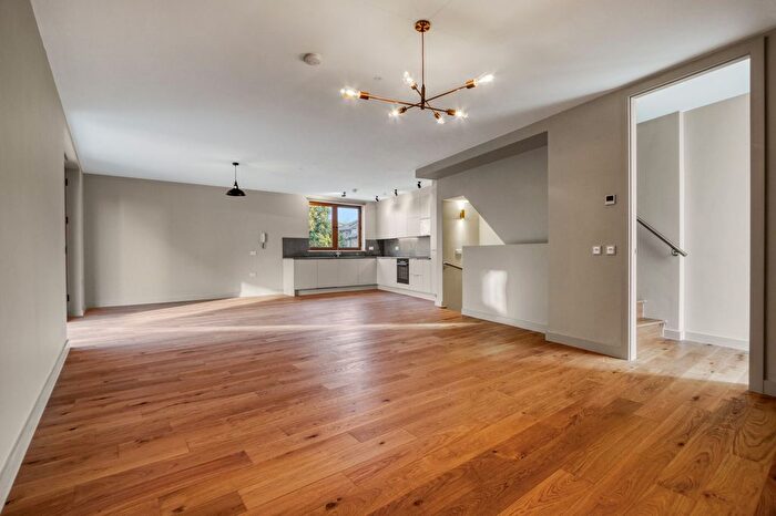 3 Bedroom Terraced House To Rent In Spire Mews, London, N4