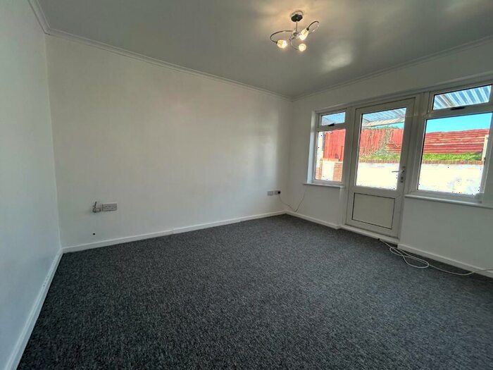 2 Bedroom Detached Bungalow To Rent In Thornhill Rise, Portslade, Brighton, BN41