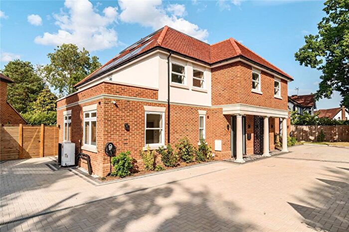 5 Bedroom Semi-Detached House For Sale In Queens Road, Walton-On-Thames, KT12