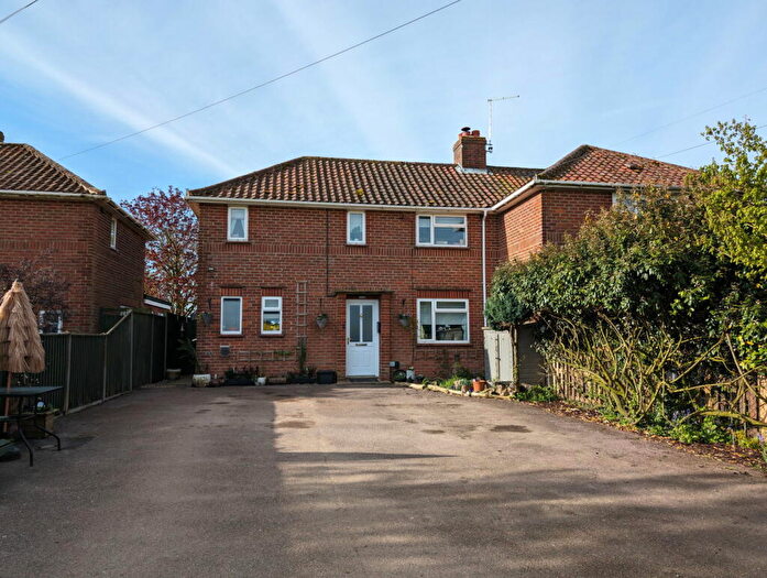 3 Bedroom Semi-Detached House For Sale In Skinners Lane, Starston, IP20
