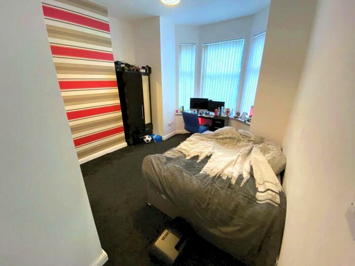 6 Bedroom House To Rent In Grange Street, Manchester, M6