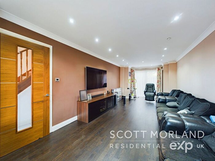 4 Bedroom Detached House For Sale In The Crofts, Hatch Warren, Basingstoke, RG22