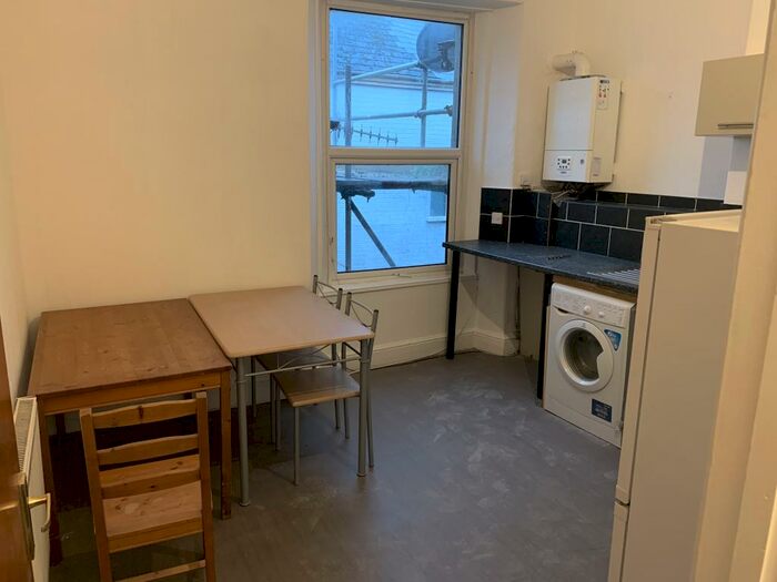 4 Bedroom Maisonette To Rent In Mutley Plain, Plymouth, PL4