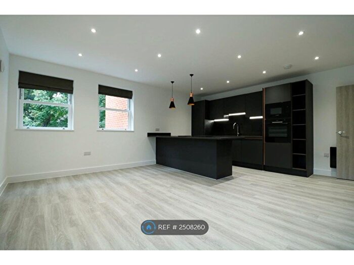 2 Bedroom Flat To Rent In Chislehurst Road, Chislehurst, BR7