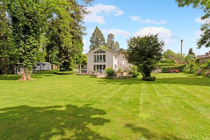 5 Bedroom Detached House For Sale In Midhurst Road, Liphook, GU30