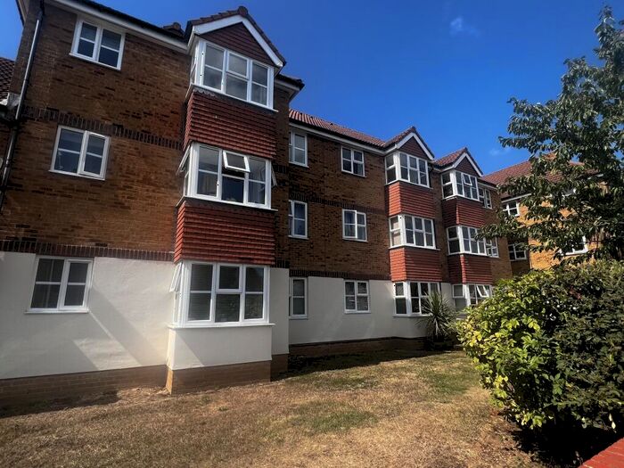2 Bedroom Apartment To Rent In Falmouth Close, Eastbourne, BN23