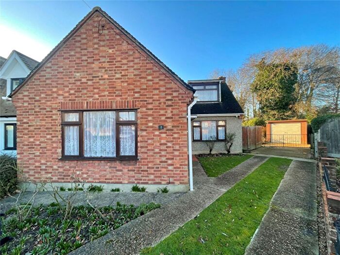 3 Bedroom Bungalow For Sale In Nelson Close, Rayleigh, Essex, SS6