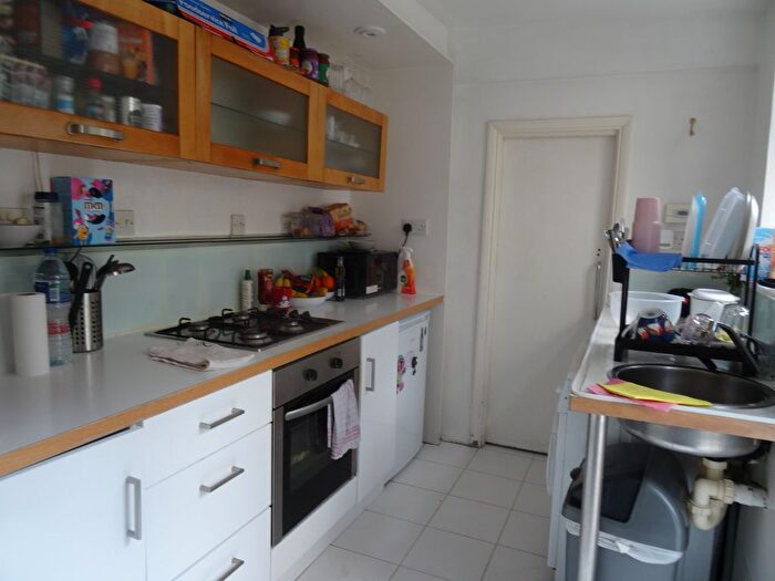 4 Bedroom Semi-Detached House To Rent In Alfred Road, Kingston, KT1