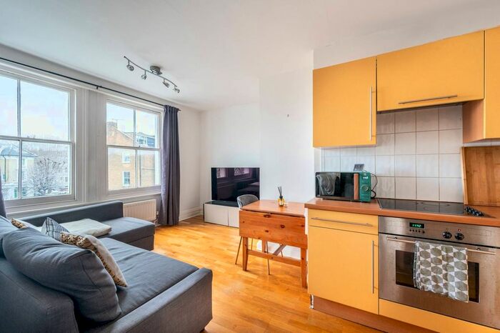1 Bedroom Flat To Rent In Cambridge Gardens, North Kensington, London, W10