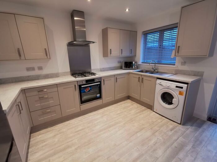 2 Bedroom House To Rent In Smiths Drive, Pentrechwyth, SA1