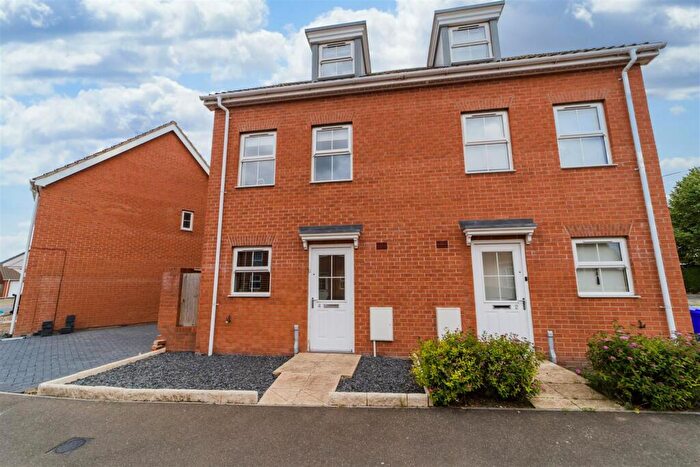 3 Bedroom Semi-Detached House To Rent In Farmers View, Beck Row, IP28
