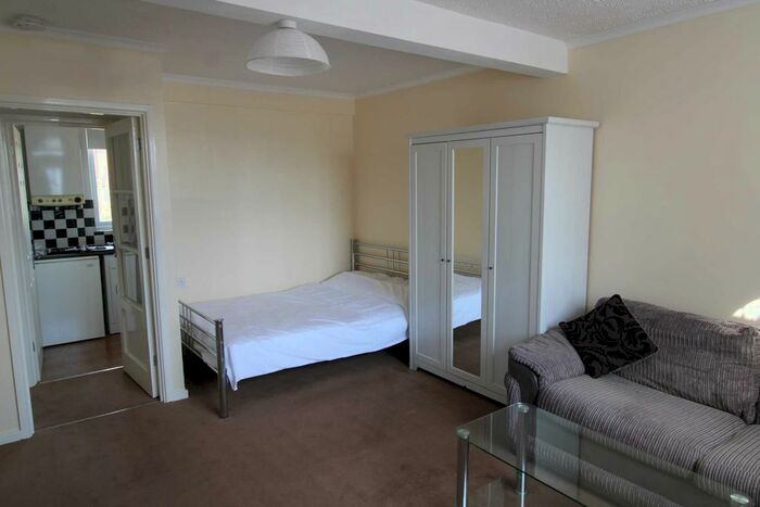 Studio To Rent In Manor Court, Potters Bar, EN6