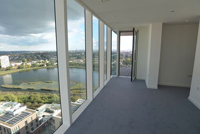 3 Bedroom Flat To Rent In Devan Grove, London, N4