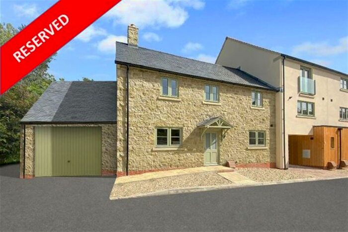 4 Bedroom End Of Terrace House For Sale In Mill Lake, Bourton, Gillingham, SP8