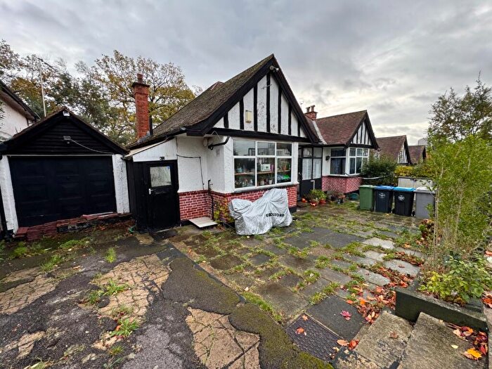 3 Bedroom Bungalow To Rent In Barn Hill, Wembley, HA9