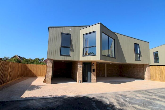 2 Bedroom Maisonette To Rent In Meadow Close, Lealand Road, Portsmouth, PO6