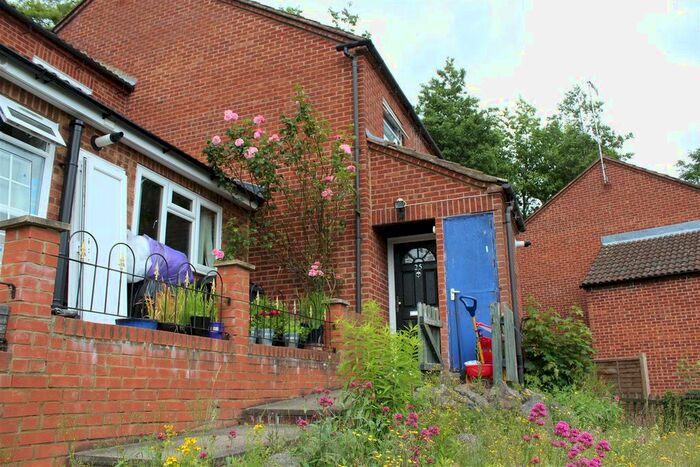 3 Bedroom End Of Terrace House To Rent In Downley, Walk Of Town, High Wycombe HP13