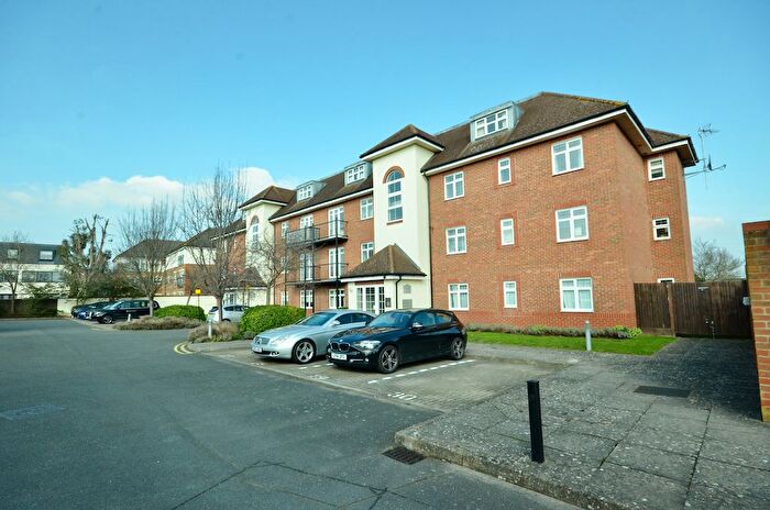 1 Bedroom Flat For Sale In Staines Road East, Sunbury-On-Thames, TW16