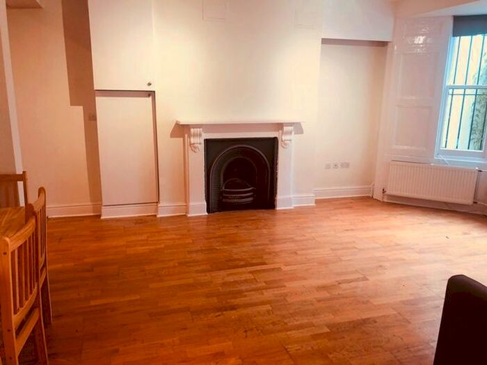 2 Bedroom Flat To Rent In Yonge Park, Finsbury Park, N4
