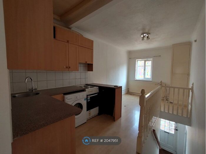 1 Bedroom Flat To Rent In Queens Road, Watford, WD17