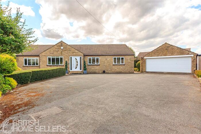 3 Bedroom Bungalow For Sale In Elmwood Chase, Barwick In Elmet, Leeds, West Yorkshire, LS15