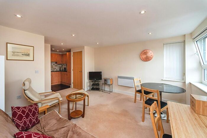 1 Bedroom Apartment To Rent In Kings Road, Swansea, SA1