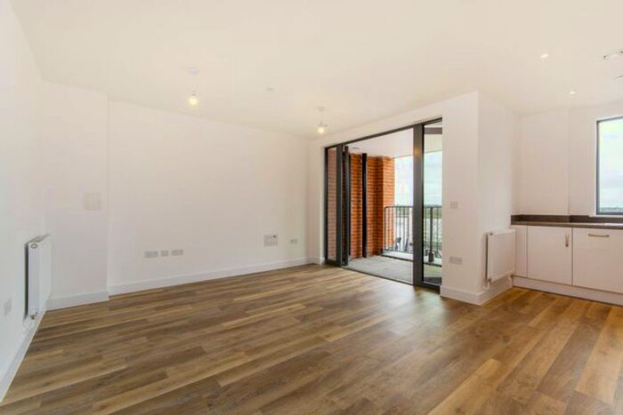 2 Bedroom Flat To Rent In High Street, Sutton, SM1