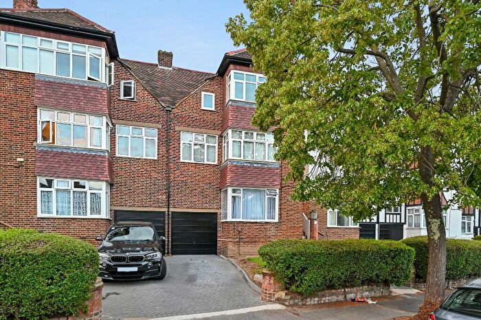 2 Bedroom Flat To Rent In Highfield Avenue, London, NW9