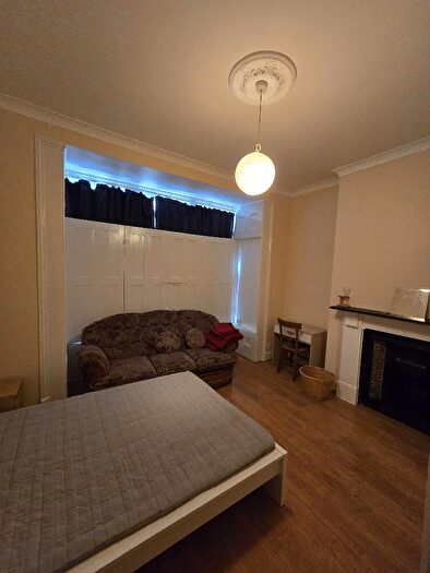 4 Bedroom House Of Multiple Occupation To Rent In Alexandra Grove, London, N4