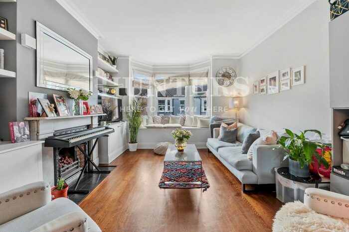 2 Bedroom Flat To Rent In Totteridge Lane, London, N20