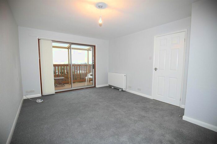 3 Bedroom Semi-Detached Bungalow To Rent In Francis Crescent, Tiverton, EX16