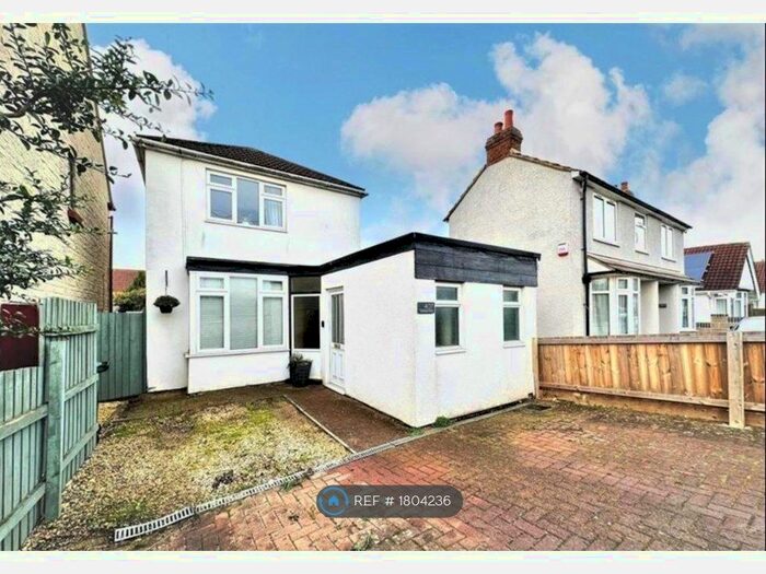 3 Bedroom Detached House To Rent In Cricklade Road, Swindon, SN2