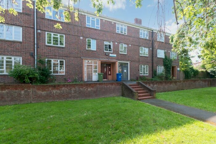 2 Bedroom Flat To Rent In Melford Road Dulwich, SE22