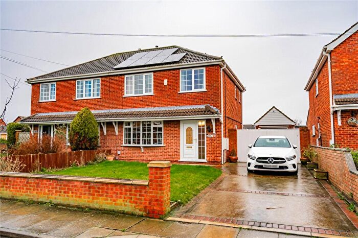 3 Bedroom Semi-Detached House For Sale In Oakwood Drive, Grimsby, Lincolnshire, DN37
