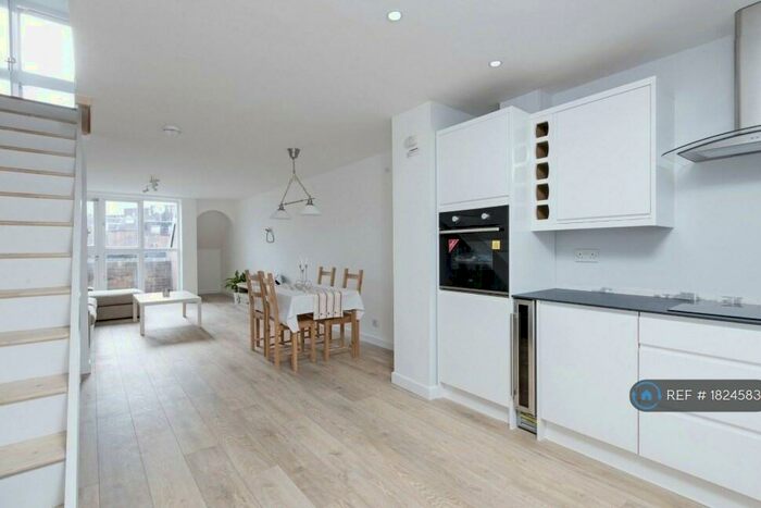 3 Bedroom Maisonette To Rent In Sunbury Lane, London, SW11