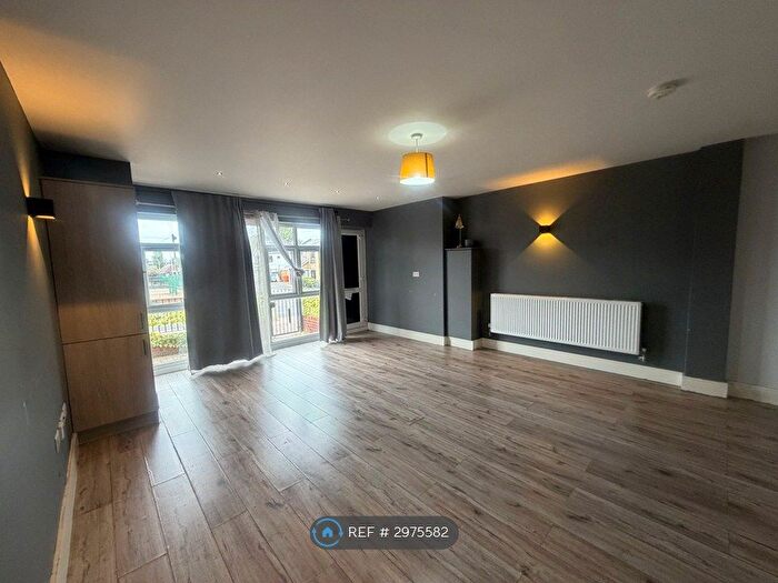 2 Bedroom Flat To Rent In Hornchurch Road, Hornchurch, RM11